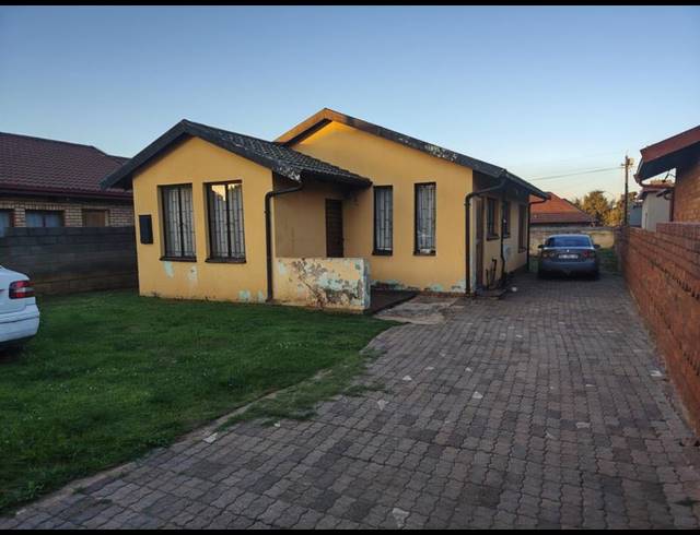 3 BEDROOM HOUSE FOR SALE IN MOROKA